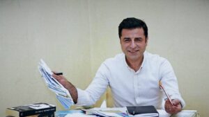 chpden selahattin demirtasa ziyaret cumhuriyetimizi demokrasiyle hukuk devletiyle ifade ozgurluguyle mutlaka yeniden bulusturacagiz B4q8tcQq.jpg