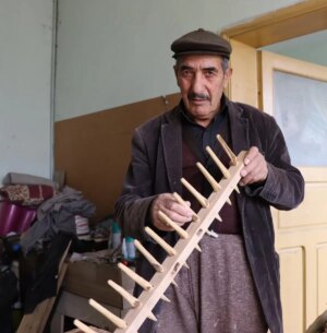 husamettin aras atik tahtalardan urunler imal ederek gecimini sagliyor BeItrY61.jpg