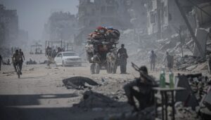 israil askerleri gazzede evini kontrol eden filistinliyi katletti drCHfDD6.jpg
